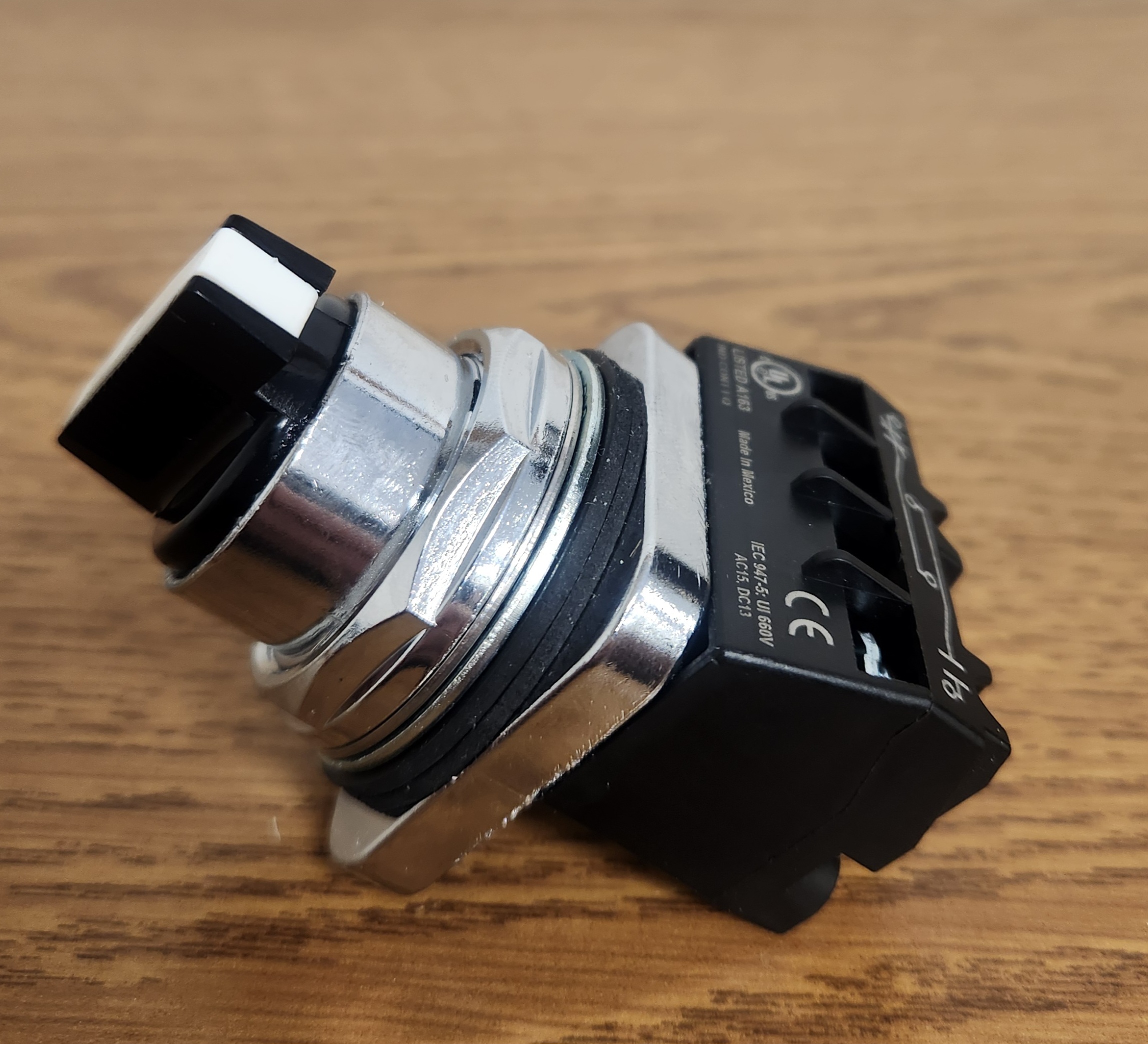 A3SSCA-6AAB-91 – ABB Heavy Duty Oil Tight Selector Switch Operator