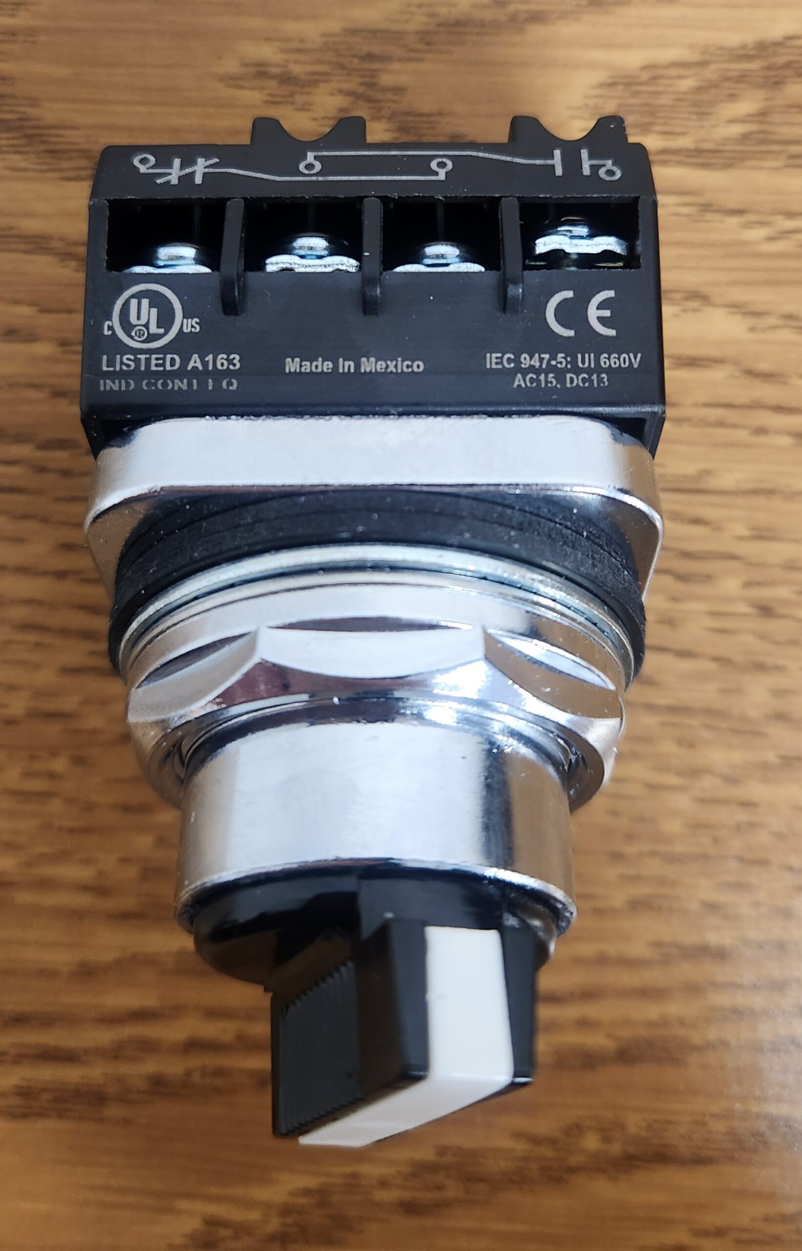 A3SSCA-6AAB-91 – ABB Heavy Duty Oil Tight Selector Switch Operator